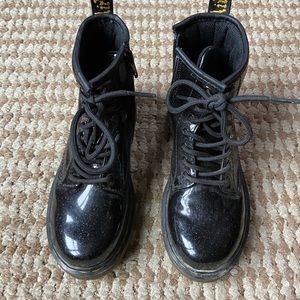 Dr. Martens Girls